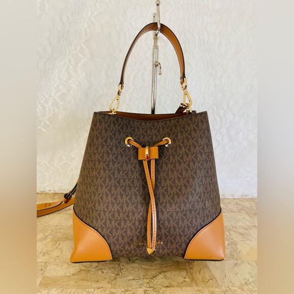 MICHAEL KORS brown saddle logo bucket shoulder bag crossbody - Picture 3 of 9